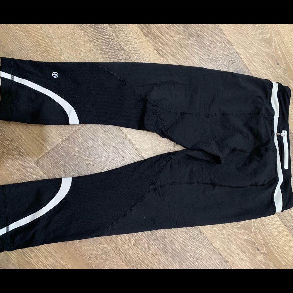 Lululemon Wunder Under crops
